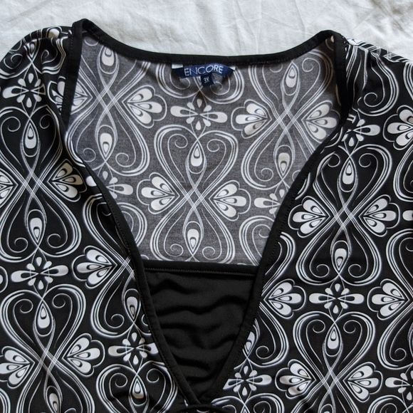 New - Encore Short Sleeve Blouse - Picture 3 of 4